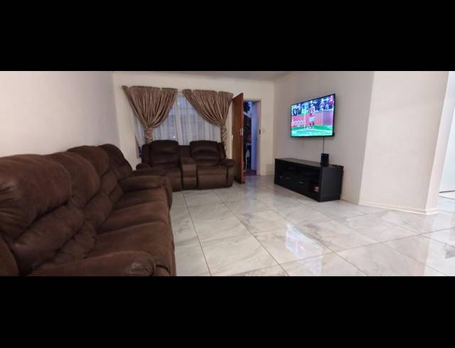 3 BEDROOM TOWNHOUSE FOR SALE IN BEYERS PARK